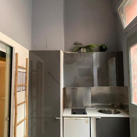 Apartamento Spacious Bright Split Level Flat In The Fashionable Marais París Exterior foto