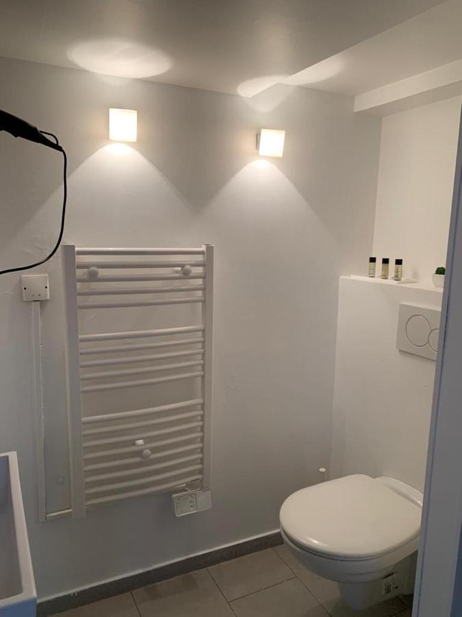 Apartamento Spacious Bright Split Level Flat In The Fashionable Marais París Exterior foto