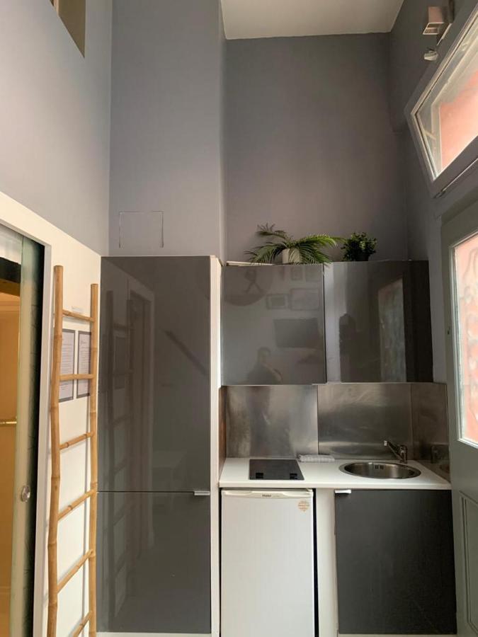Apartamento Spacious Bright Split Level Flat In The Fashionable Marais París Exterior foto